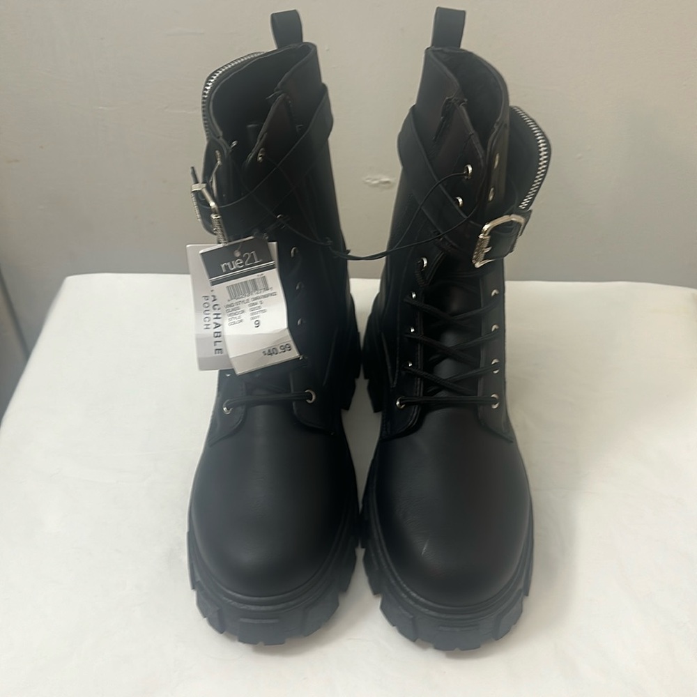 Ladies boots size 9